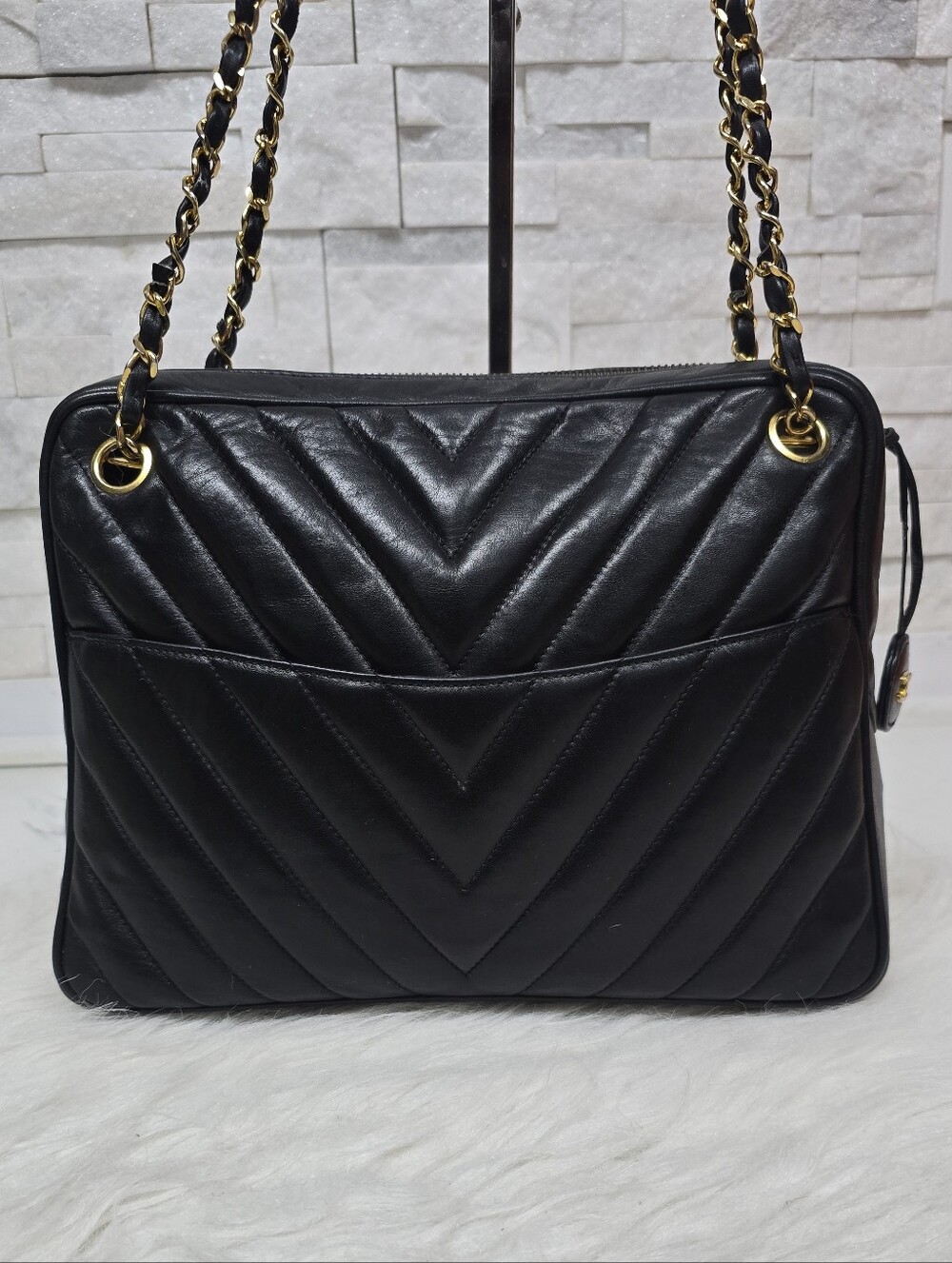 Chanel Black Quilted Leather Shoulder Bag with Gold Chain - Picture 2 of 12